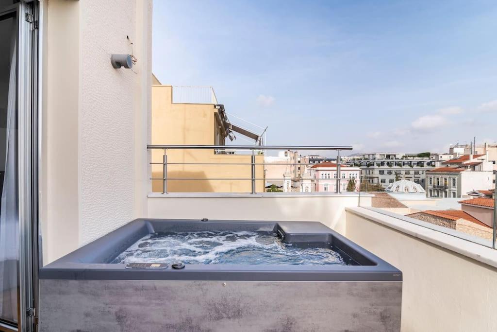 Heated Plunge Pool & Firepit Acropolis Penthouse Lägenhet Aten Exteriör bild